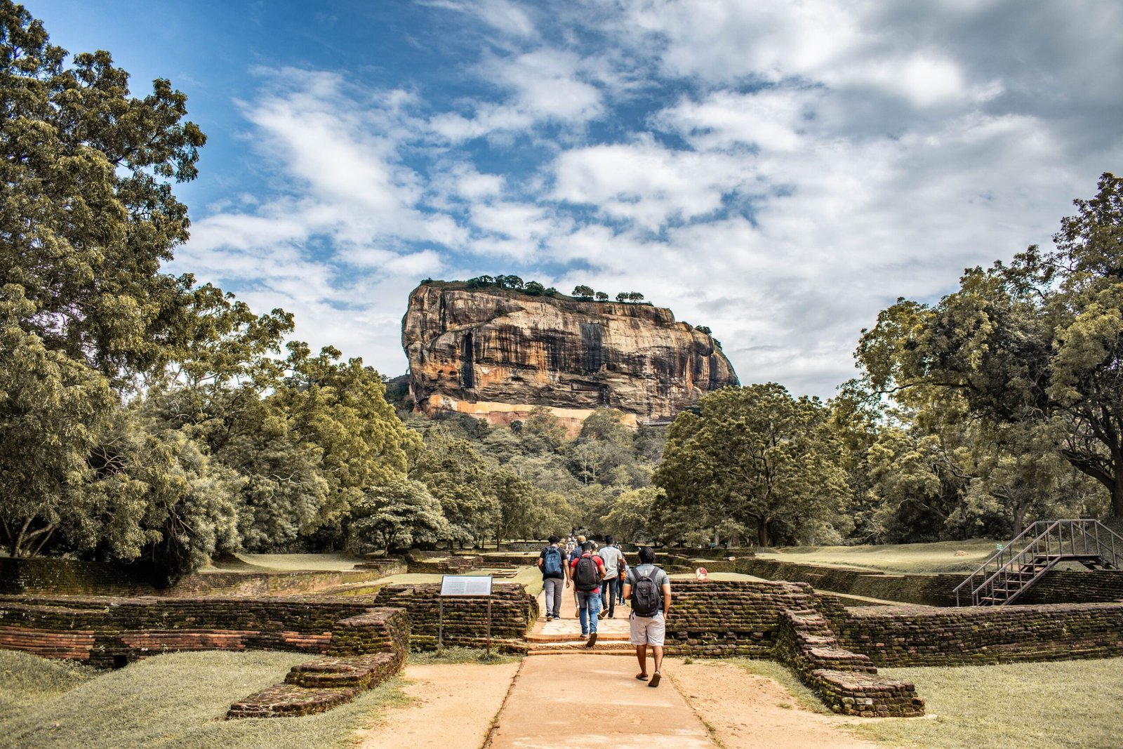 Walk to the Lion Rock Fortress