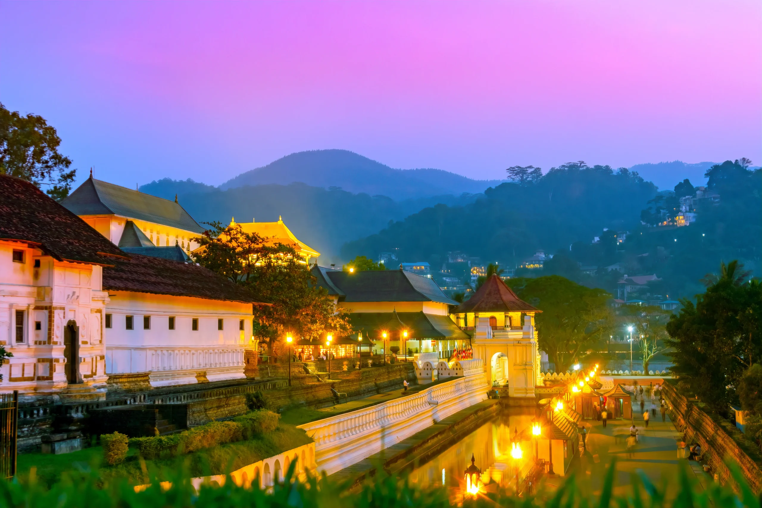 temple of tooth relic tour sri lanka